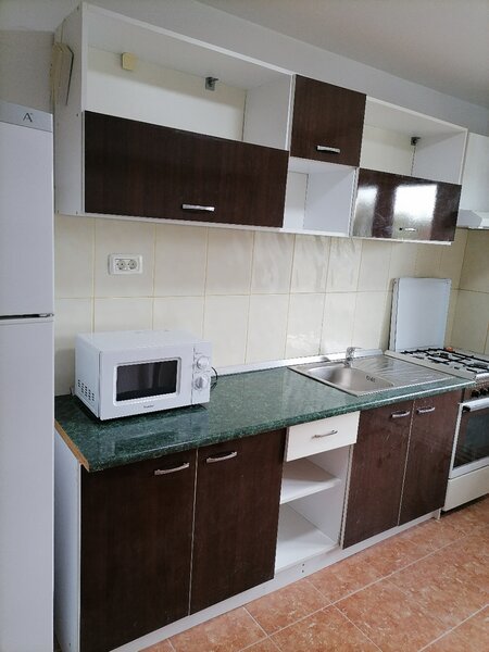 Aparatorii Patriei, aproape metrou,